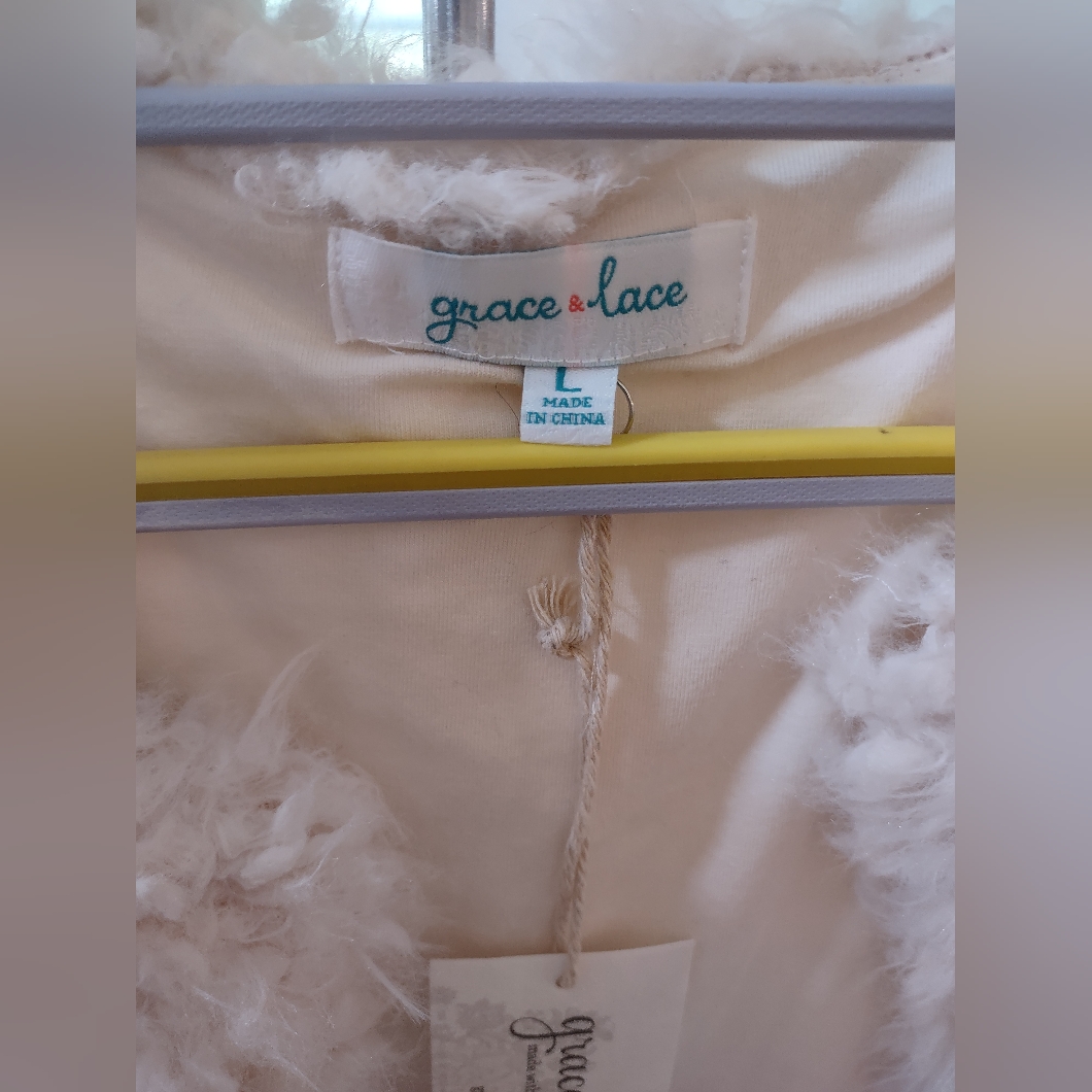 Nwt Grace & Lace Fleece Vest - L — image 3 of 7